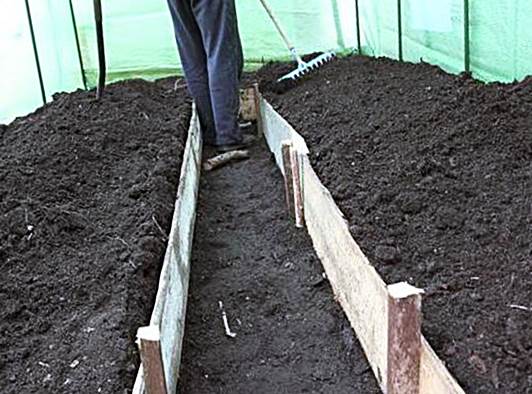Обработка почвы в теплице