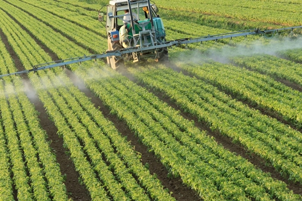 Внесение пестицидов